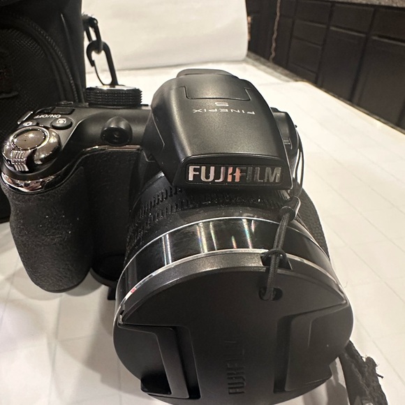 Fuji FinePix S3300 ~ 14 Megapixel Digital Camera w Wide Angle 26X Optical Zoom - Picture 2 of 8